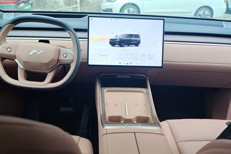 Used ONVO Luxeed L90 2025 Model—Black Knight Special Edition—Six-Seater Center Console
