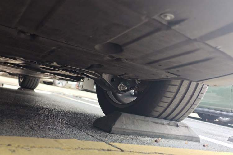 Used ONVO Luxeed L90 2025 Model—Black Knight Special Edition—Six-Seater Chassis Front Left