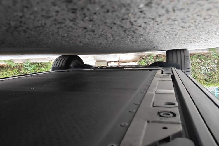 Used ONVO Luxeed L90 2025 Model—Max Six-Seater Version Chassis Front Right