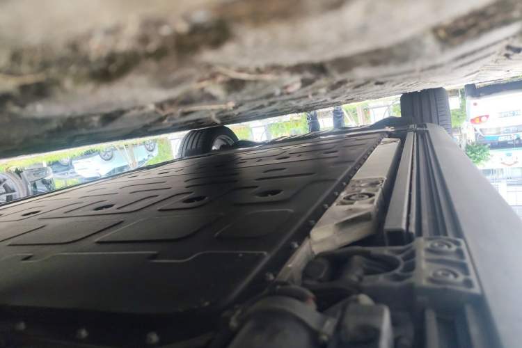 Used ONVO Luxeed L90 2025 Model—Ultra Six-Seater Version Chassis Front Right
