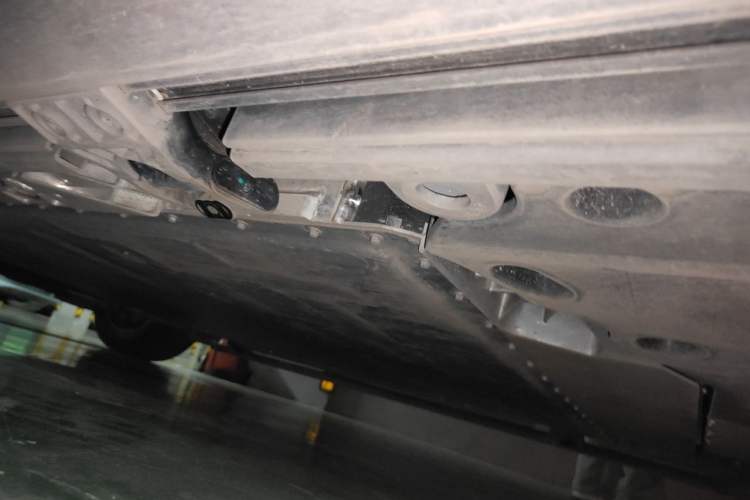 Used ONVO Luxeed L90 2025 Model—Max Six-Seater Version Chassis Rear Left