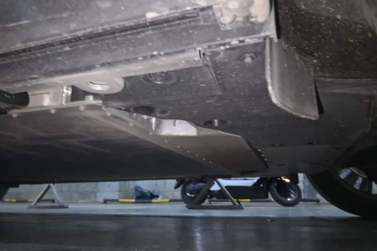 Used ONVO Luxeed L90 2025 Model—Ultra Six-Seater Version Chassis Rear Left