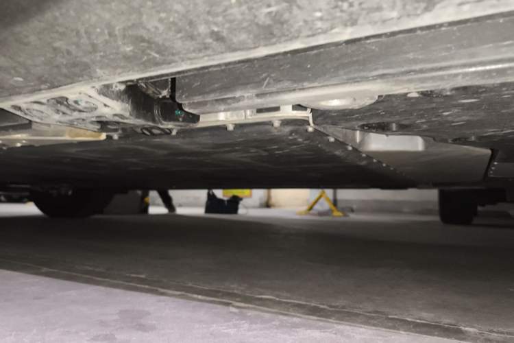 Used ONVO Luxeed L90 2025 Model—Pro Six-Seater Version Chassis Rear Left