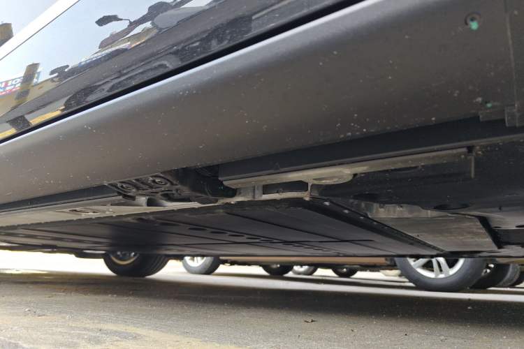 Used ONVO Luxeed L90 2025 Model—Max Seven-Seater Version Chassis Rear Left