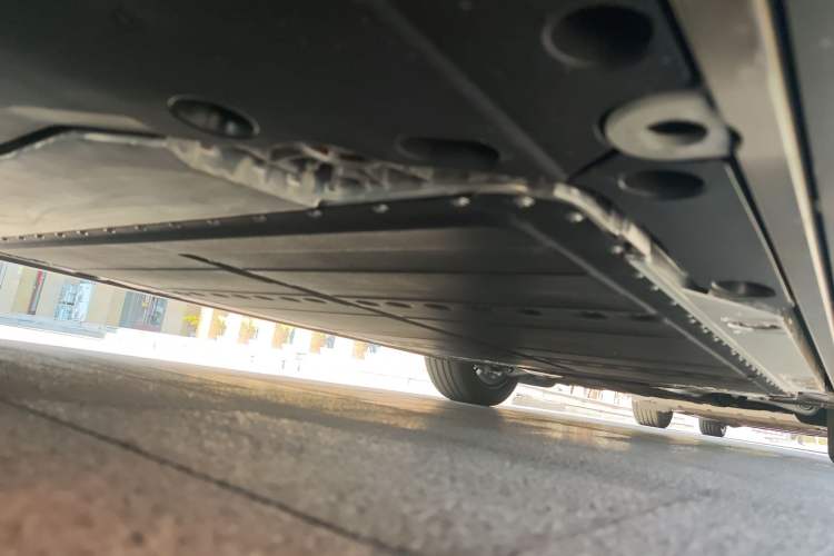 Used ONVO Luxeed L90 2025 Model—Max Six-Seater Version Chassis Rear Right