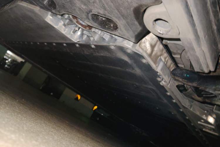 Used ONVO Luxeed L90 2025 Model—Max Six-Seater Version Chassis Rear Right
