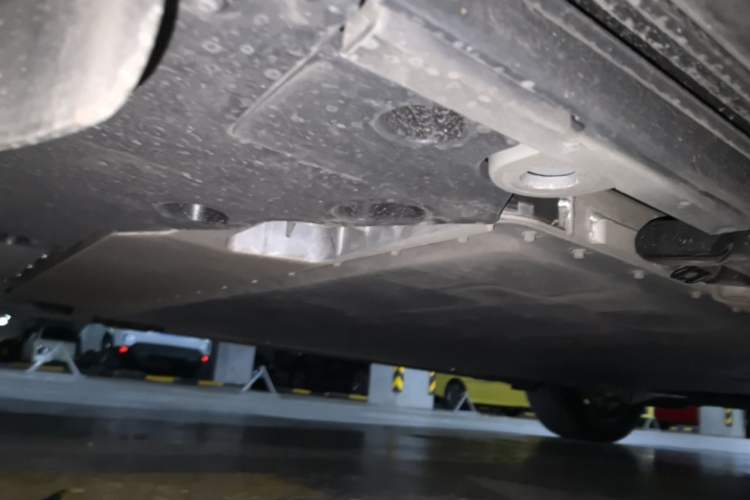 Used ONVO Luxeed L90 2025 Model—Ultra Six-Seater Version Chassis Rear Right