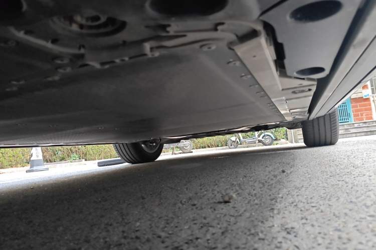 Used ONVO Luxeed L90 2025 Model—Max Six-Seater Version Chassis Rear Right