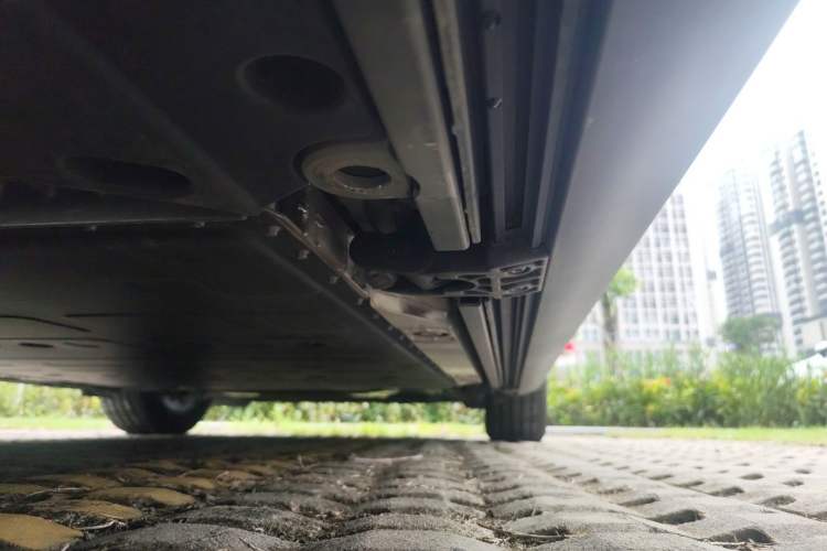 Used ONVO Luxeed L90 2025 Model—Ultra Six-Seater Version Chassis Rear Right