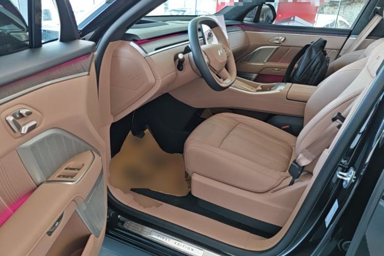 Used ONVO Luxeed L90 2025 Model—Ultra Six-Seater Version Driver Seat