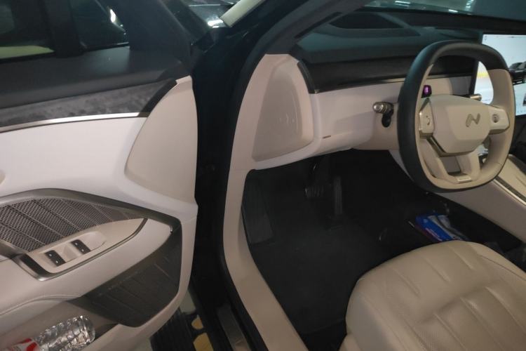 Used ONVO Luxeed L90 2025 Model—Max Six-Seater Version Driver Seat
