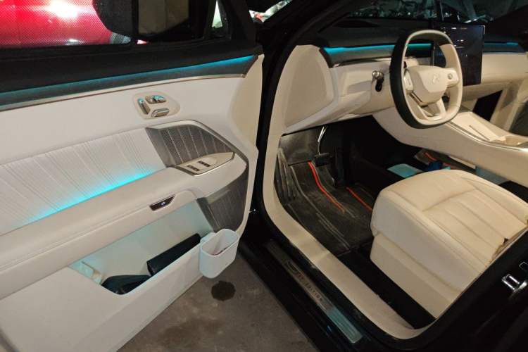 Used ONVO Luxeed L90 2025 Model—Max Six-Seater Version Driver Seat