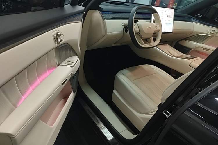 Used ONVO Luxeed L90 2025 Model—Ultra Six-Seater Version Driver Seat