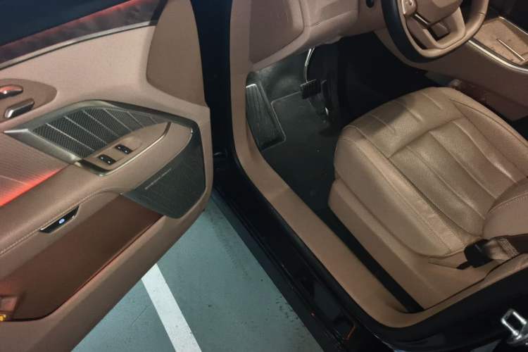 Used ONVO Luxeed L90 2025 Model—Ultra Six-Seater Version Driver Seat