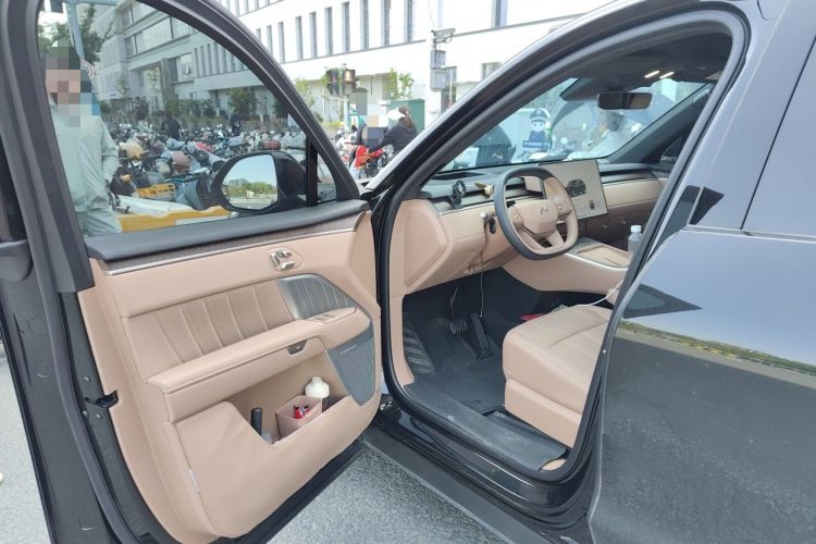 Used ONVO Luxeed L90 2025 Model—Max Six-Seater Version Driver Seat