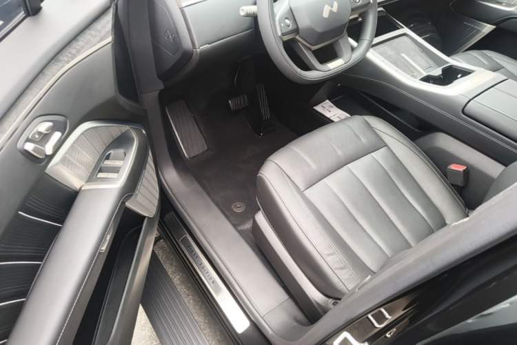 Used ONVO Luxeed L90 2025 Model—Ultra Six-Seater Version Driver Seat