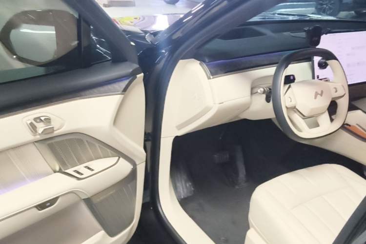 Used ONVO Luxeed L90 2025 Model—Max Six-Seater Version Driver Seat