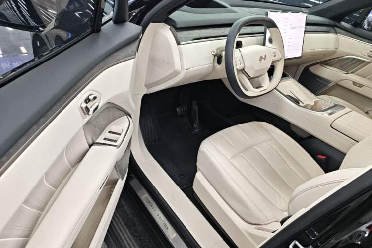 Used ONVO Luxeed L90 2025 Model—Max Six-Seater Version Driver Seat