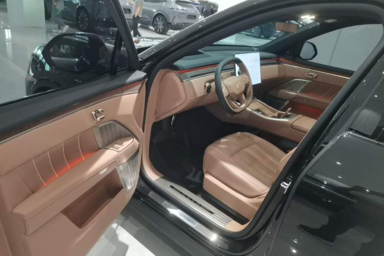 Used ONVO Luxeed L90 2025 Model—Max Six-Seater Version Driver Seat