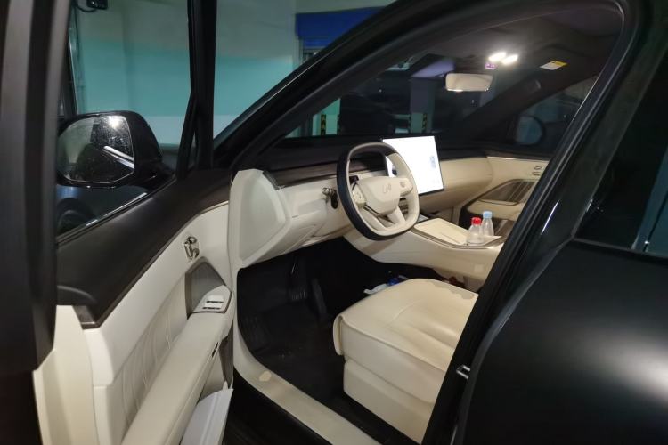 Used ONVO Luxeed L90 2025 Model—Black Knight Special Edition—Six-Seater Driver Seat