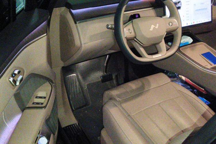 Used ONVO Luxeed L90 2025 Model—Max Six-Seater Version Driver Seat