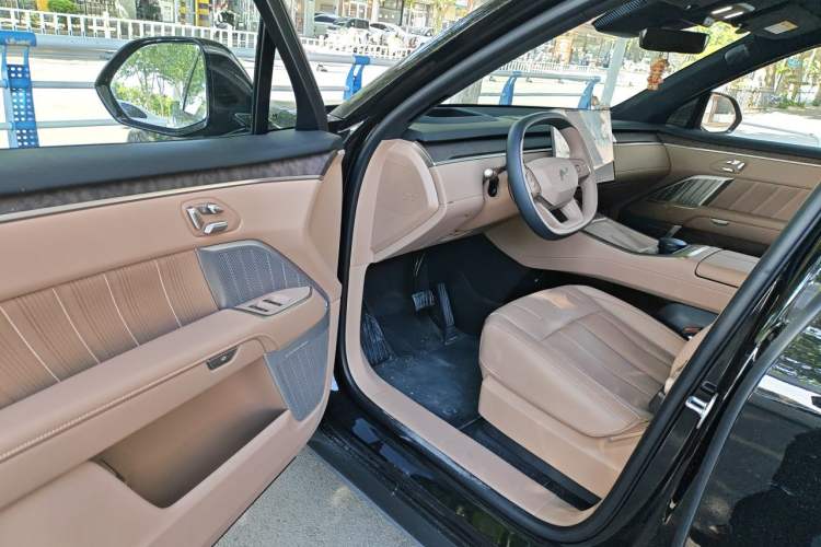 Used ONVO Luxeed L90 2025 Model—Ultra Six-Seater Version Driver Seat