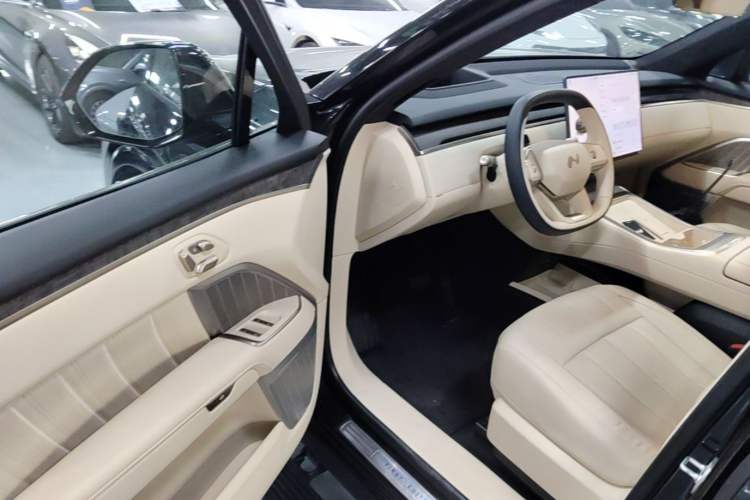 Used ONVO Luxeed L90 2025 Model—Max Six-Seater Version Driver Seat
