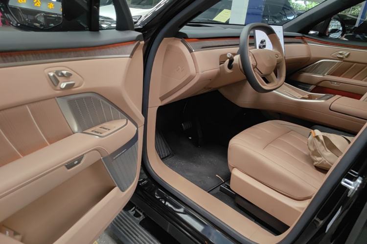 Used ONVO Luxeed L90 2025 Model—Ultra Six-Seater Version Driver Seat