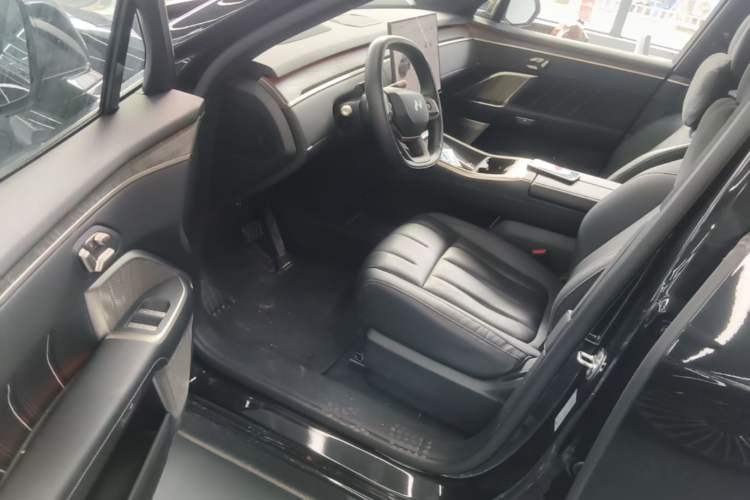 Used ONVO Luxeed L90 2025 Model—Max Six-Seater Version Driver Seat