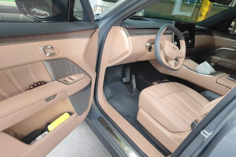 Used ONVO Luxeed L90 2025 Model—Ultra Six-Seater Version Driver Seat