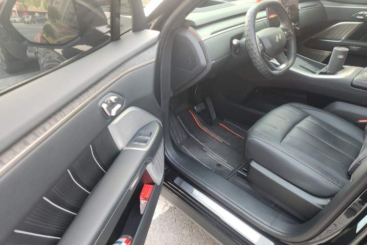 Used ONVO Luxeed L90 2025 Model—Max Six-Seater Version Driver Seat