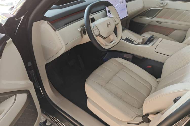 Used ONVO Luxeed L90 2025 Model—Max Six-Seater Version Driver Seat