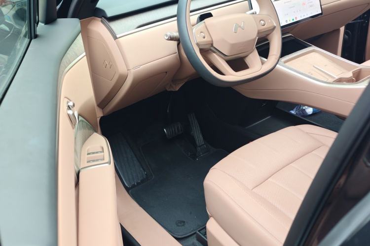 Used ONVO Luxeed L90 2025 Model—Black Knight Special Edition—Six-Seater Driver Seat