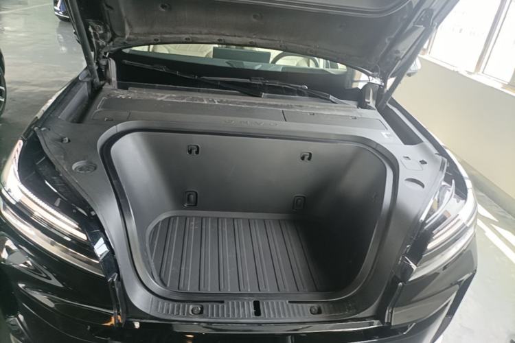 Used ONVO Luxeed L90 2025 Model—Ultra Six-Seater Version Engine Bay
