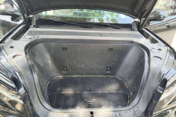 Used ONVO Luxeed L90 2025 Model—Max Six-Seater Version Engine Bay