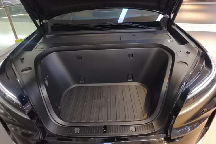 Used ONVO Luxeed L90 2025 Model—Max Six-Seater Version Engine Bay