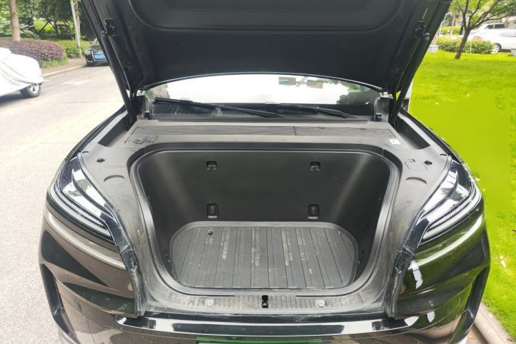 Used ONVO Luxeed L90 2025 Model—Max Seven-Seater Version Engine Bay
