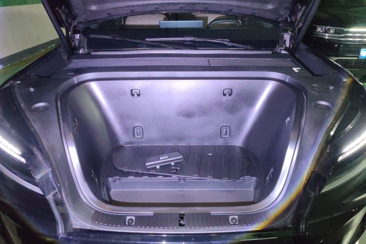 Used ONVO Luxeed L90 2025 Model—Max Six-Seater Version Engine Bay
