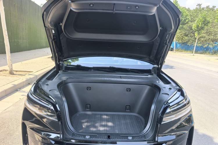 Used ONVO Luxeed L90 2025 Model—Ultra Six-Seater Version Engine Bay