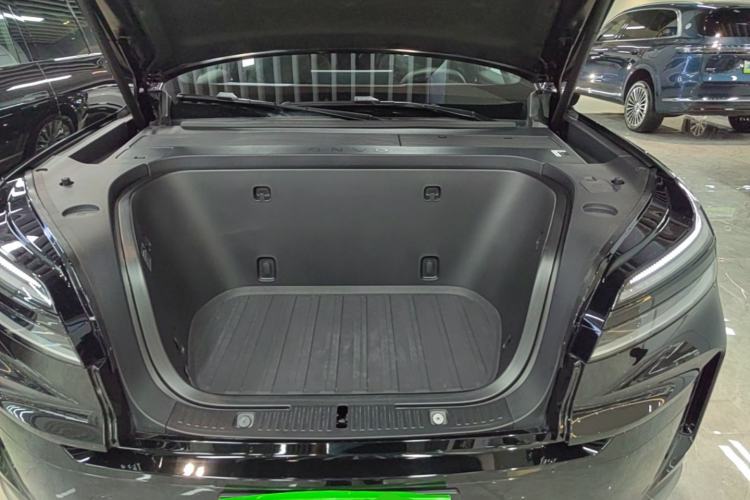 Used ONVO Luxeed L90 2025 Model—Ultra Six-Seater Version Engine Bay