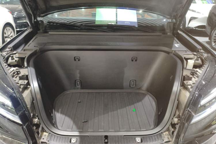 Used ONVO Luxeed L90 2025 Model—Max Six-Seater Version Engine Bay