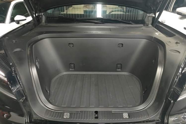 Used ONVO Luxeed L90 2025 Model—Ultra Six-Seater Version Engine Bay