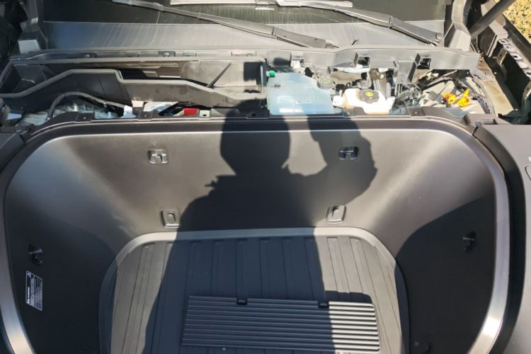 Used ONVO Luxeed L90 2025 Model—Max Six-Seater Version Engine Bay