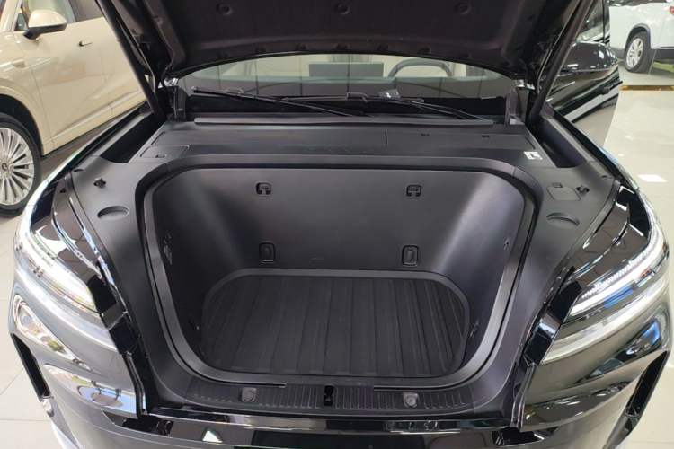Used ONVO Luxeed L90 2025 Model—Max Six-Seater Version Engine Bay