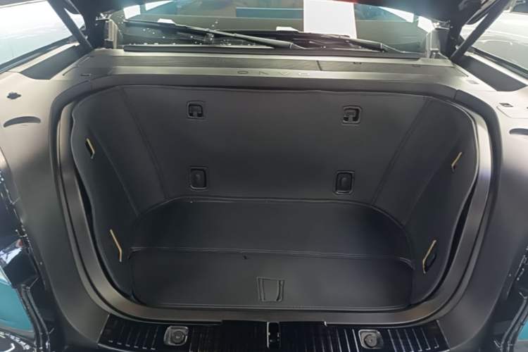 Used ONVO Luxeed L90 2025 Model—Ultra Six-Seater Version Engine Bay