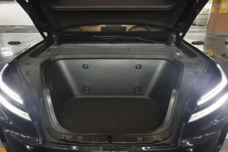 Used ONVO Luxeed L90 2025 Model—Ultra Six-Seater Version Engine Bay