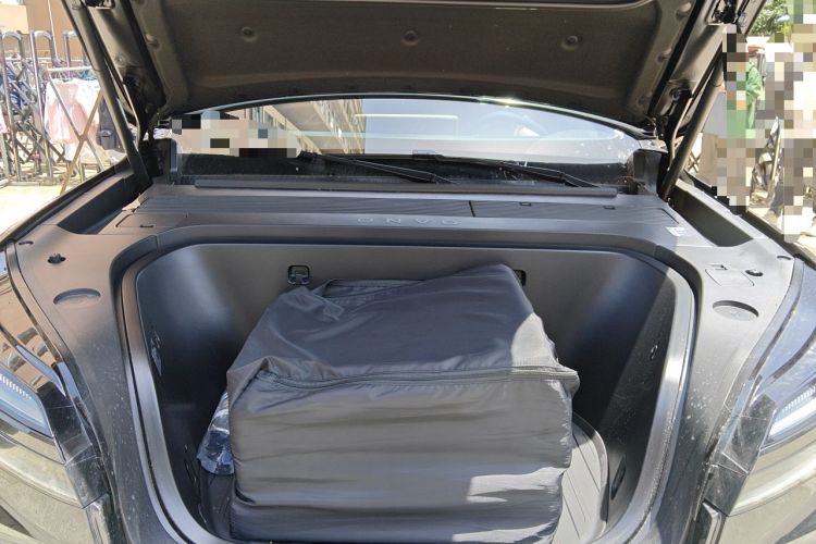 Used ONVO Luxeed L90 2025 Model—Ultra Six-Seater Version Engine Bay