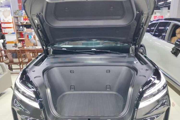 Used ONVO Luxeed L90 2025 Model—Ultra Six-Seater Version Engine Bay
