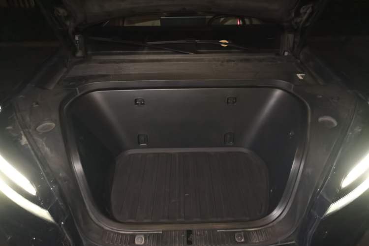 Used ONVO Luxeed L90 2025 Model—Max Six-Seater Version Engine Bay