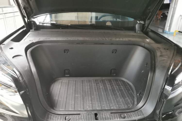 Used ONVO Luxeed L90 2025 Model—Ultra Six-Seater Version Engine Bay